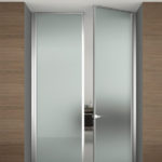 Маятниковая алюминиевая дверь